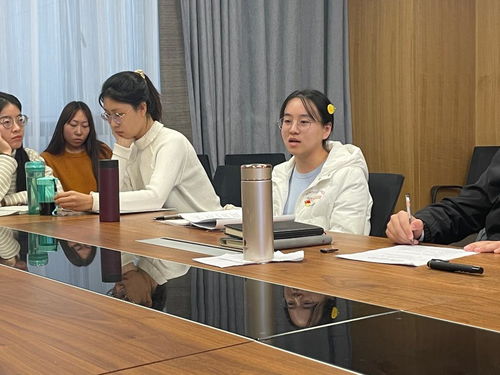 人文學(xué)院碩0115和0116黨支部舉行政治生日儀式