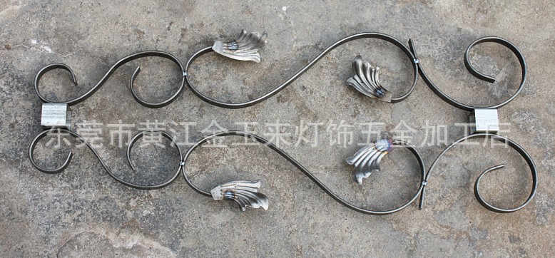 鐵藝工藝品的多樣魅力 扁鐵彎花、鐵管焊接與鐵線成形之結合